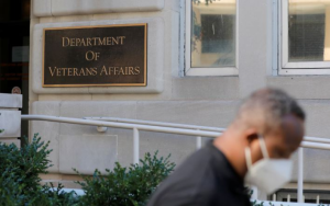 川普政府開鍘試用期員工 退伍軍人事務部裁逾千人