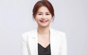 早起的鸟儿有虫吃--记龙学天下中文学校王榕校长