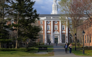 川普再槓美国一流学府 宣布取消哈佛大学免税地位