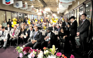 环球第一银行开业庆典    休斯顿市长国会议员州议员致贺辞