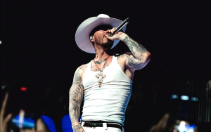 拉丁节奏震撼休斯顿牛仔节   巨星J Balvin演出让6万观众整场站立狂欢