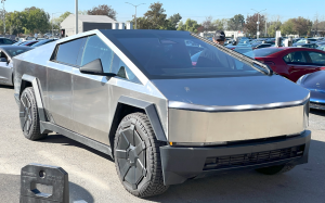 特斯拉賽博卡車結構僵硬、設計犀利引發安全擔憂,影響銷售