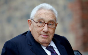 美國外交官、諾貝爾獎得主亨利·基辛格去世,享年 100 歲