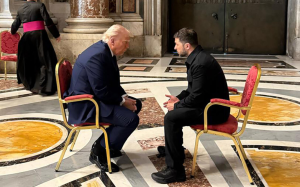 特朗普与泽连斯基在教宗葬礼期间会晤,美方加紧推动乌俄和平协议