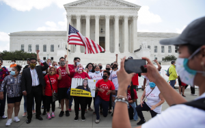 川普拟废除“梦想者”计划 美最高法院否决
