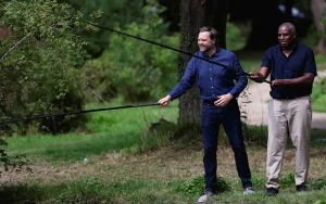 民主党抨击副总统万斯与英国外相钓鱼 共和党反击批评“荒谬”