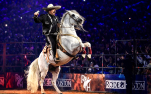 騎士之歌震撼NRG體育場    佩佩·阿吉拉爾點燃休斯頓“德州拉丁日”