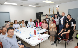 国际记忆专家戴维思在休士顿展现惊人记忆才华,令方一川、周爱萍等讚嘆