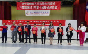 「国庆松年花艺展览」24日举行开幕剪綵仪式 展览於9月24～25日在侨教中心大礼堂举行