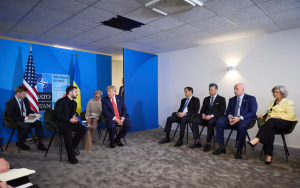 特朗普推动乌俄快速和谈欧洲多国领导人将随泽连斯基赴会