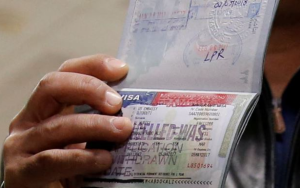 以「公共負擔」為由 美無限期暫停75國移民簽證