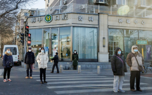 经过一周历史性的抗议活动后，中国将放松对新冠病毒的限制