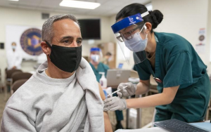 德州多数选民相信新冠疫苗有效,但仍有部分人拒绝接种