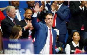 参加川普的塔尔萨集会后俄州州长COVID-19呈阳性 俄州州长斯蒂特宣布他是首位冠状病毒呈阳性的州长 没有人希望俄州州长的被传染再次在佛罗裡达州重演