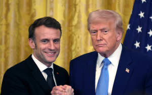 特朗普与马克龙“热麦时刻”谈及“疯狂”普京和平方案 引发广泛关注
