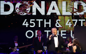 特朗普新年夜在海湖庄园表态  点名明尼苏达州欺诈指控“将彻查到底”