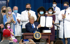 惠及民众    收买人心    特朗普推出更便宜医保计划