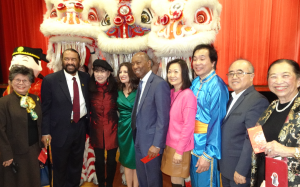 哈里斯郡专员 Lesley Briones 授权仪式 於周日下午在文化中心举行