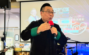 上海笑星蔡嘎亮閃耀休斯頓：激情、幽默與浪漫交織的演唱盛宴