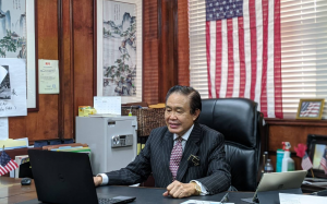 美南集團董事長李蔚華,在『美國華人博物館寶藏上路論壇』分享創辦報紙心路歷程