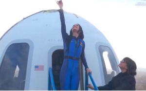 6名女太空人搭火箭完成亞軌道太空之旅