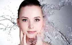 让肌肤枯木逢春、水润满满的无针水光，无创口不疼痛！